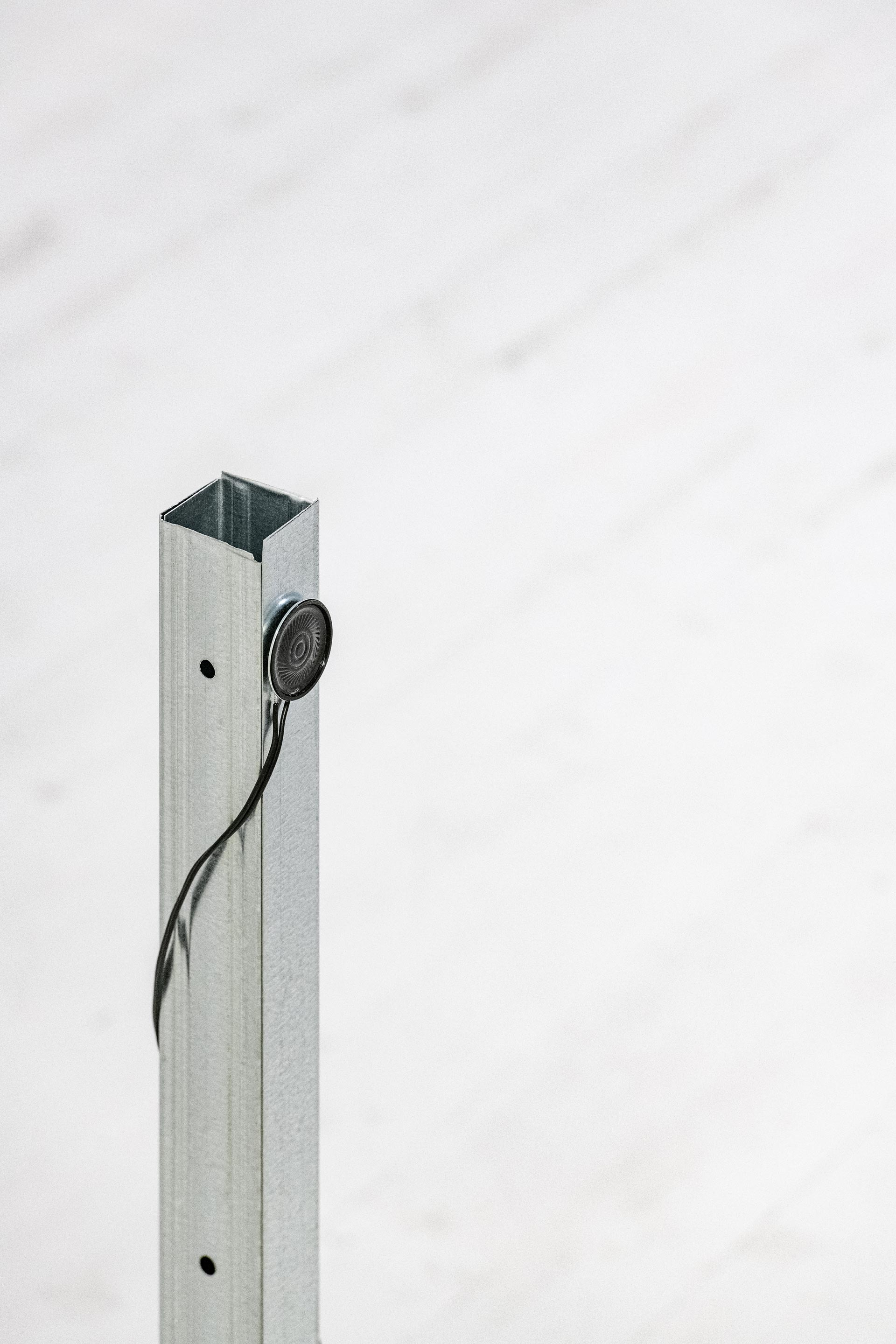 Anzhelika Palyvoda. Grape passage, metal profile, speakers, cable, amplifier, mp3 player, sound 13'20'', sound design Chattip Mechamun, 4 x 5 x 70 cm, 2025. Close-up