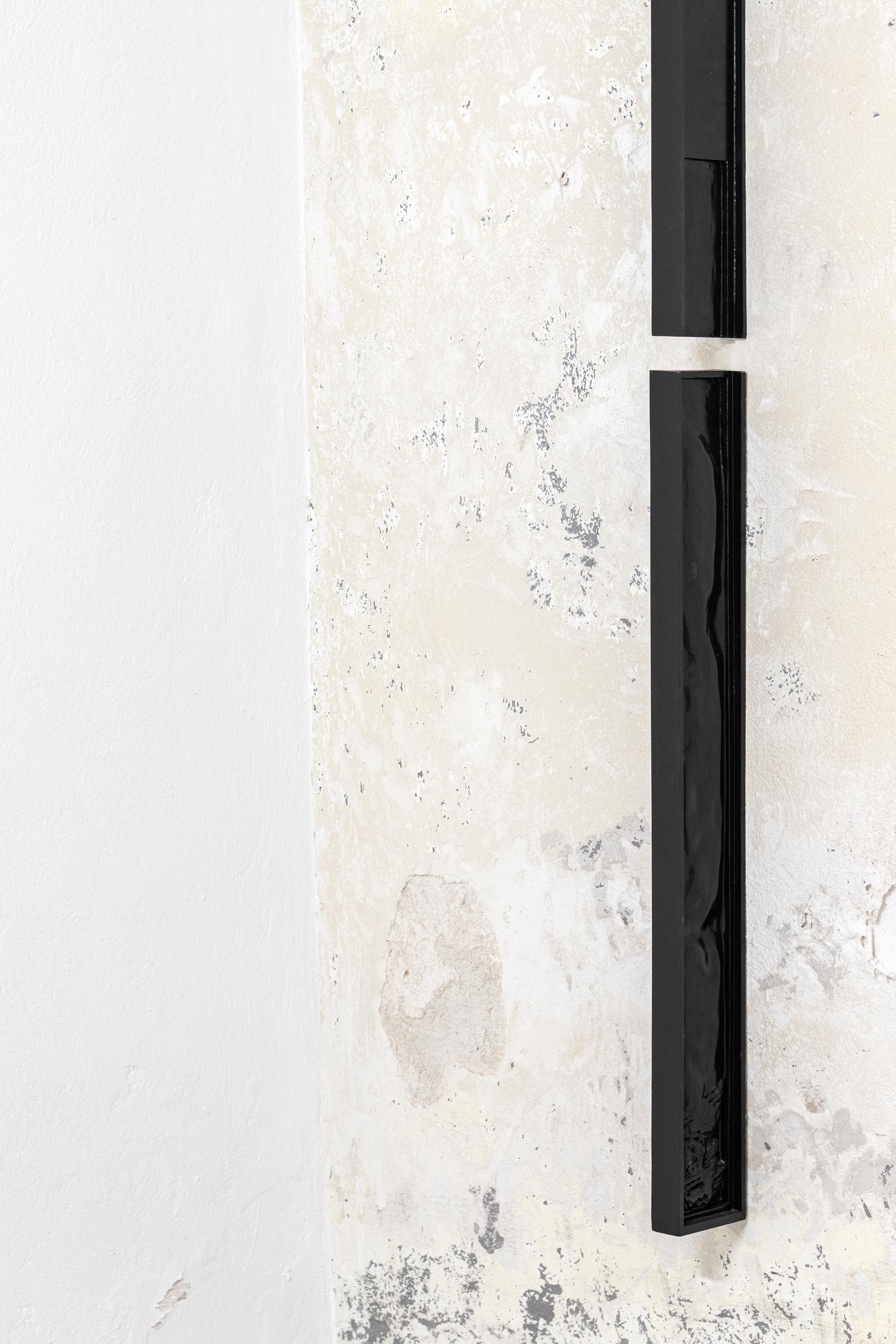 Sofiia Yesakova. Ugly scenes. Nuances 1.3., 190 × 11 × 4 cm, beech wood, gesso, black lacquer, 2025. Close-up