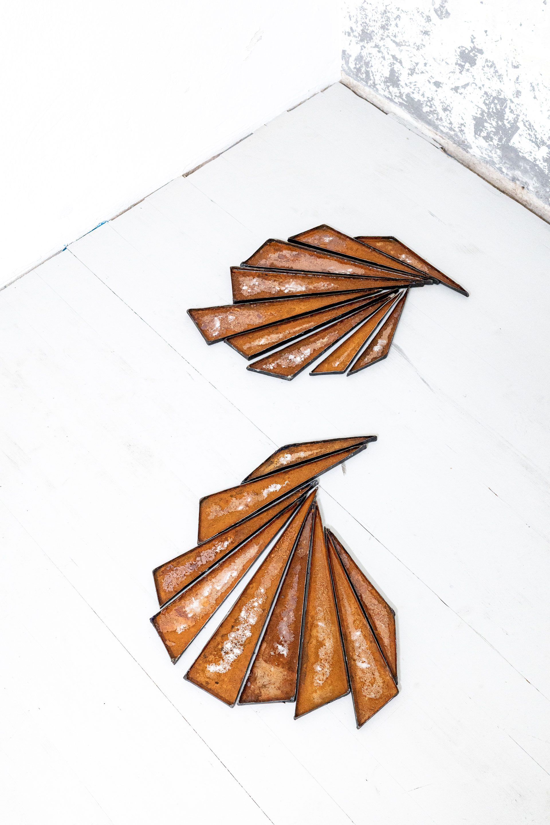 Céline Struger. Trostblumen / solace flowers steel, water, rust, phosphorescent pigment, 1 x 43 x 40 cm, 1 x 45 x 43 cm, 2025